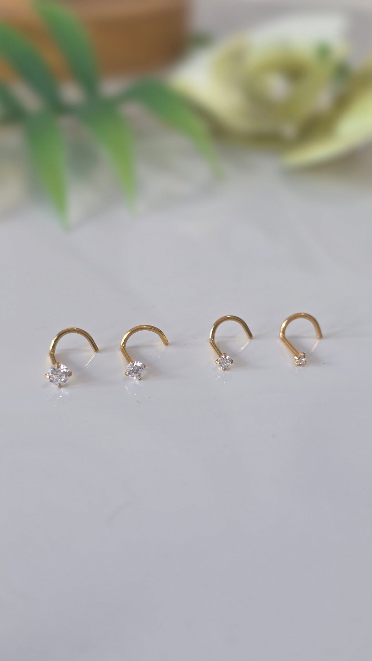 Piercing nez Strass griffe tire bouchon