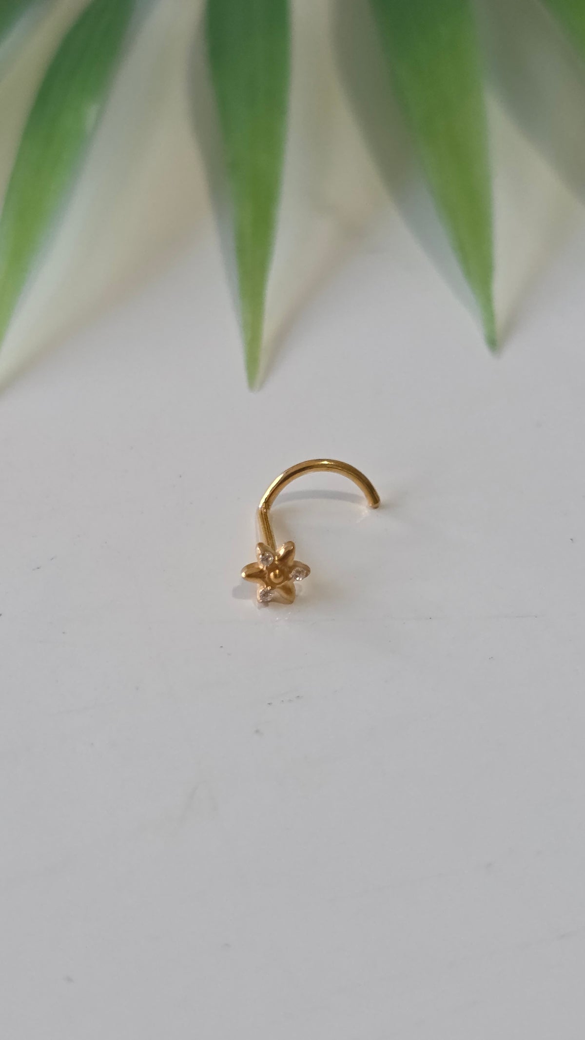 Piercing nez fleur tire bouchon