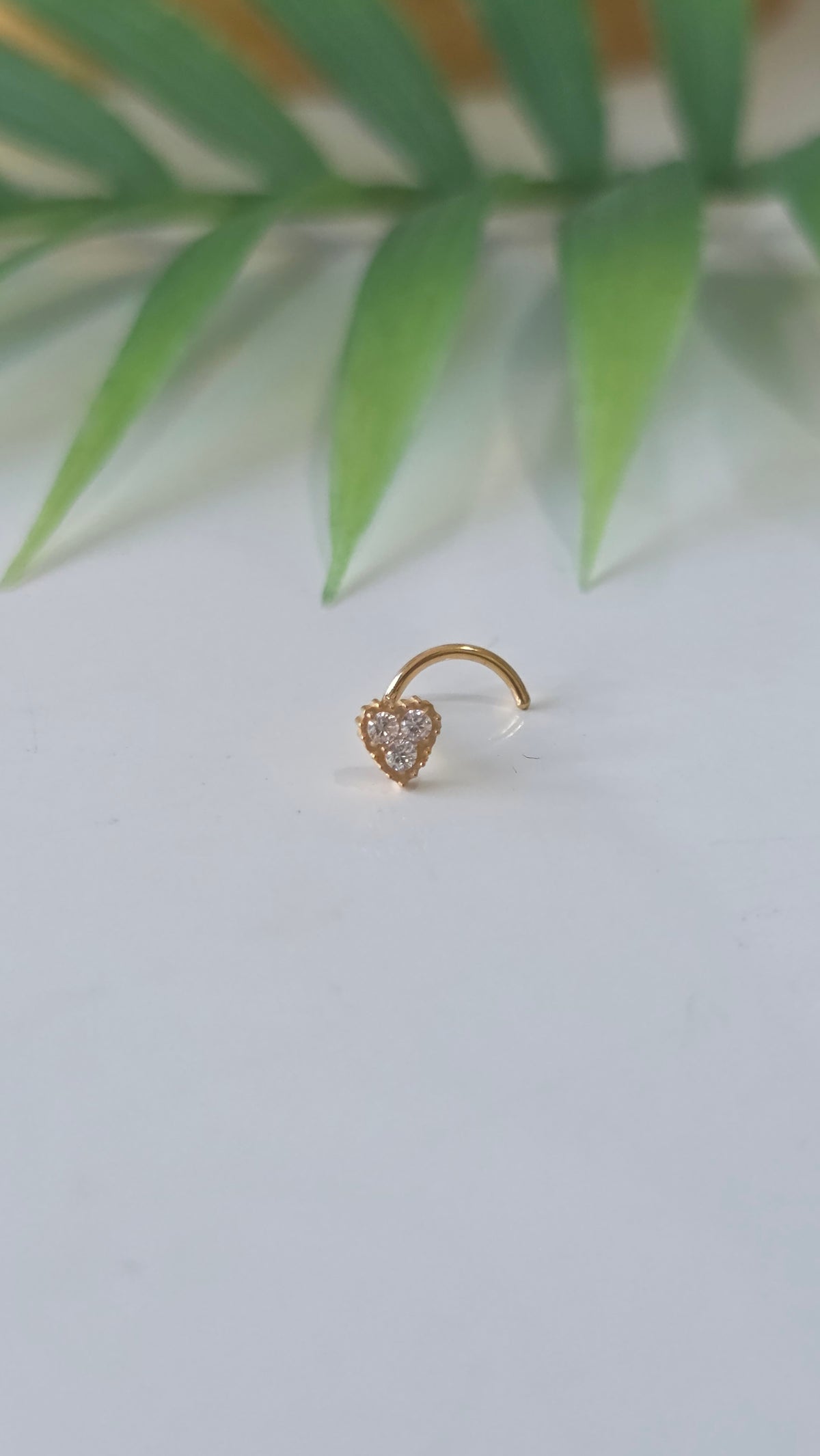 Piercing nez coeur 3 strass tire bouchon