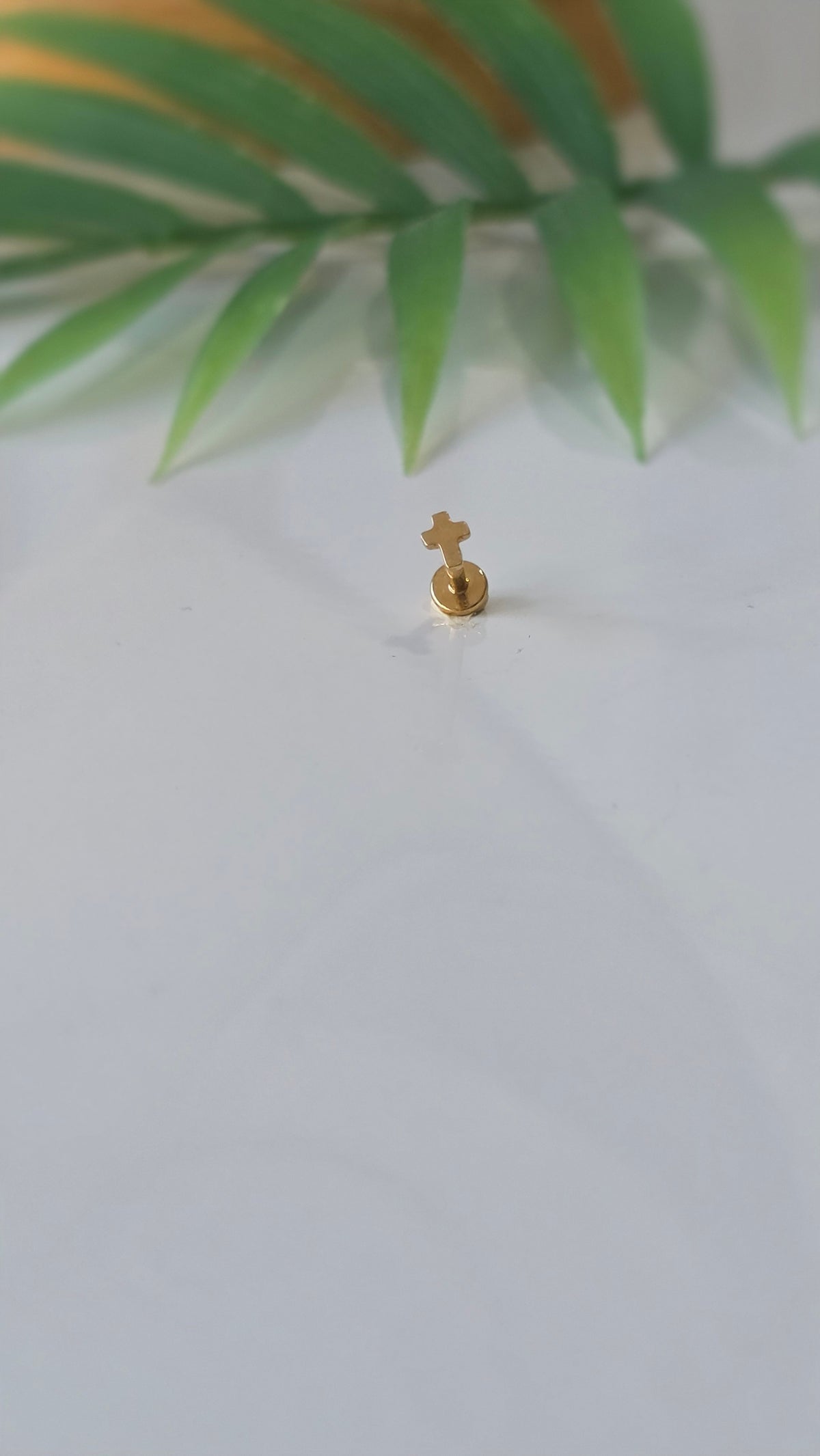 Piercing Labret Croix mini Titane Design Orné, Labret, Médusa, Monroe 1,2×8mm