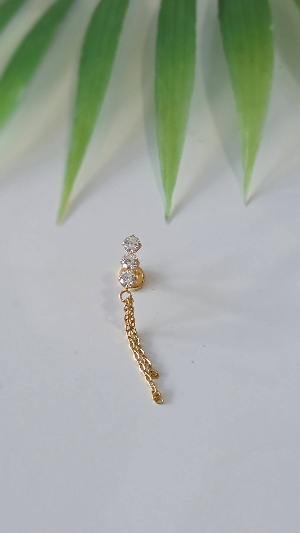 Piercing Labret Trio Strass et chainette Titane