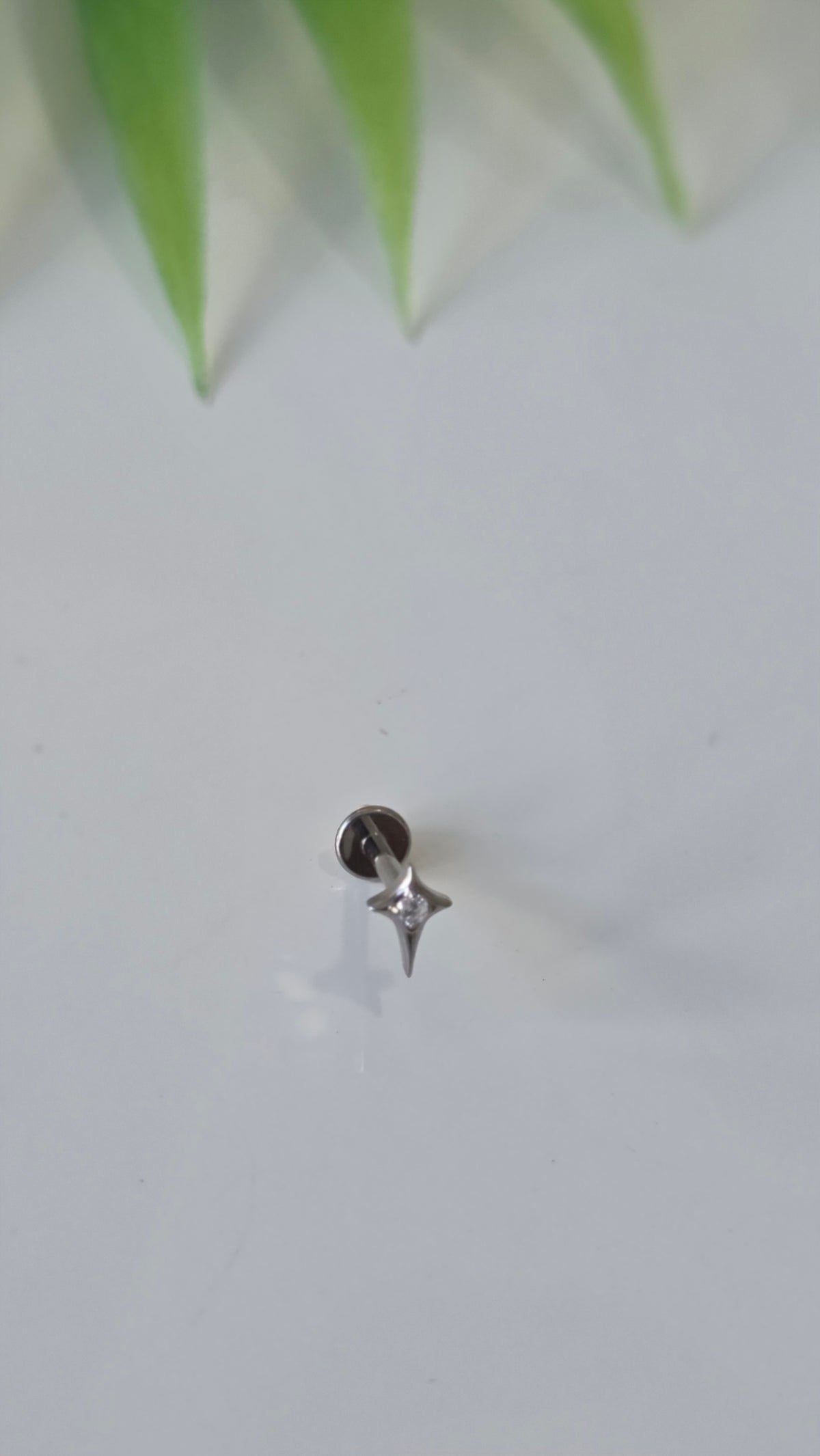 Piercing Labret Etoile strass métal Titane
