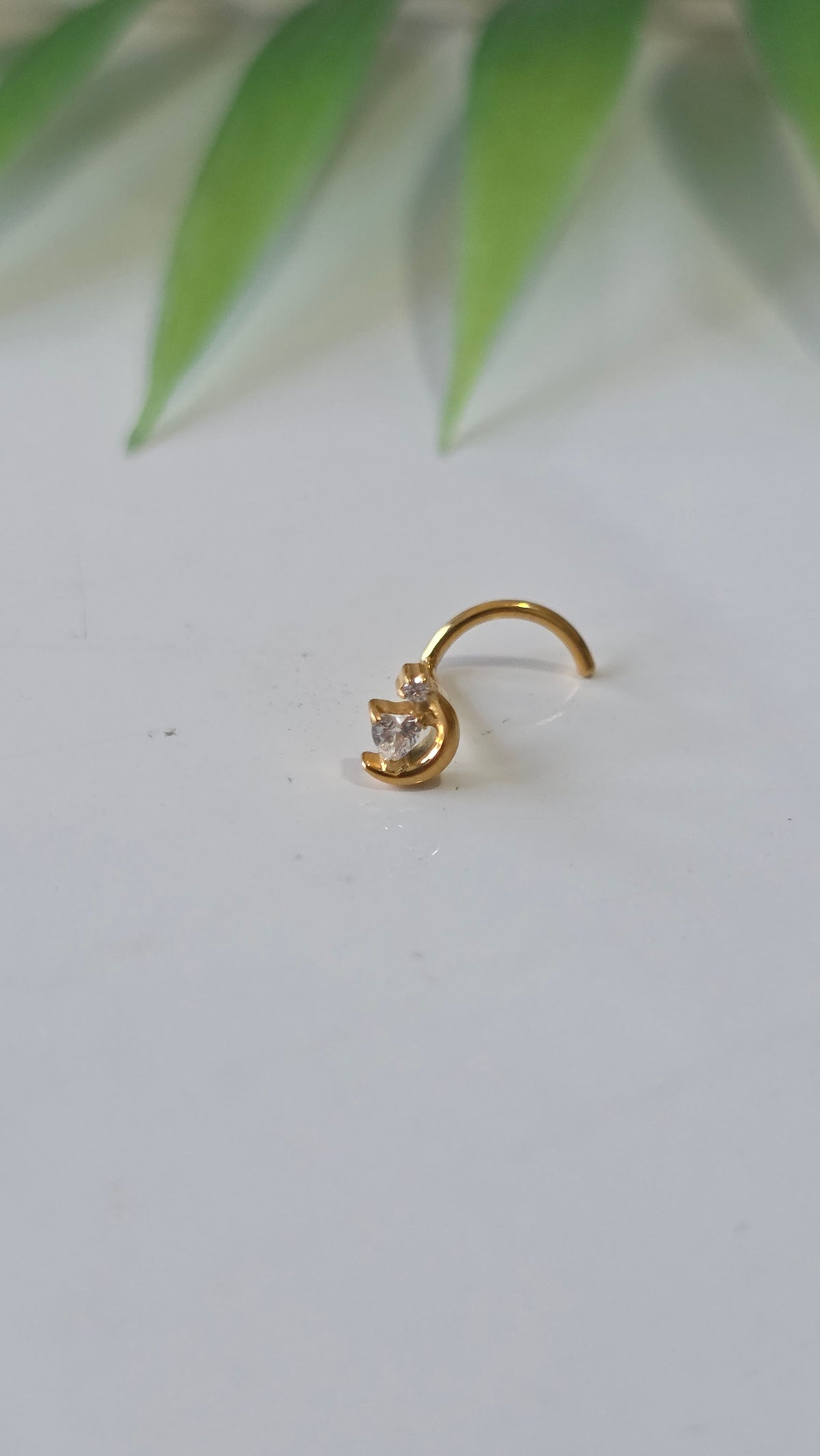 Piercing nez lune et strass tire bouchon
