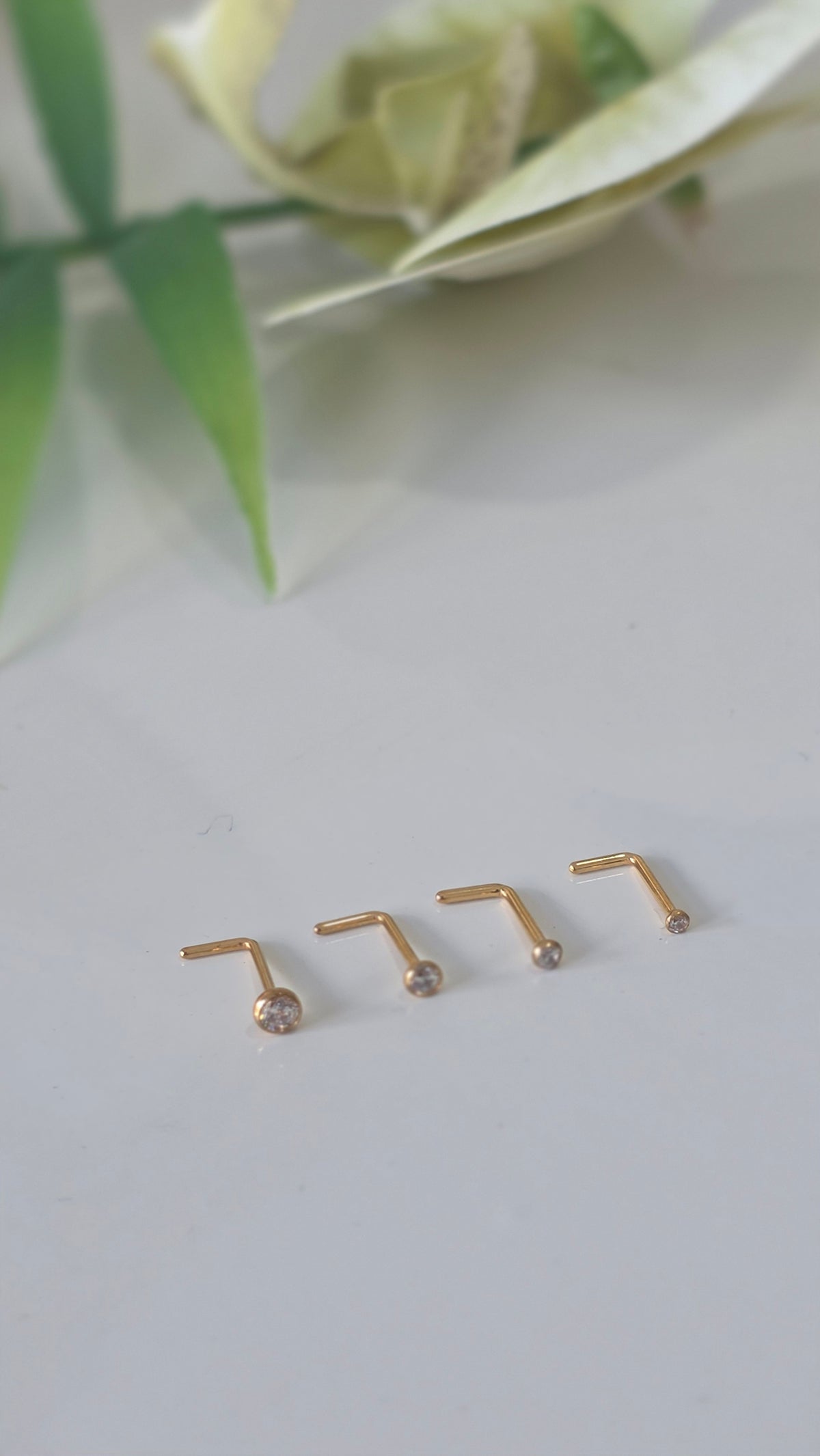 Piercing nez T Strass