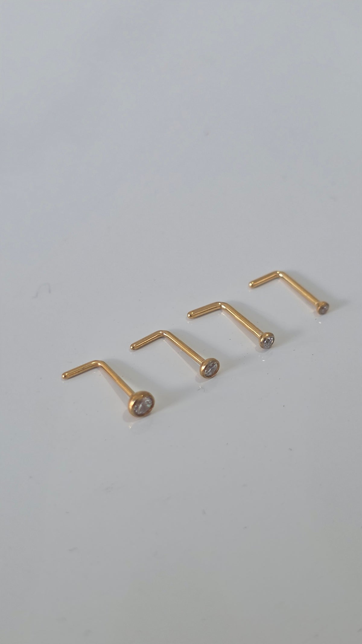 Piercing nez T Strass