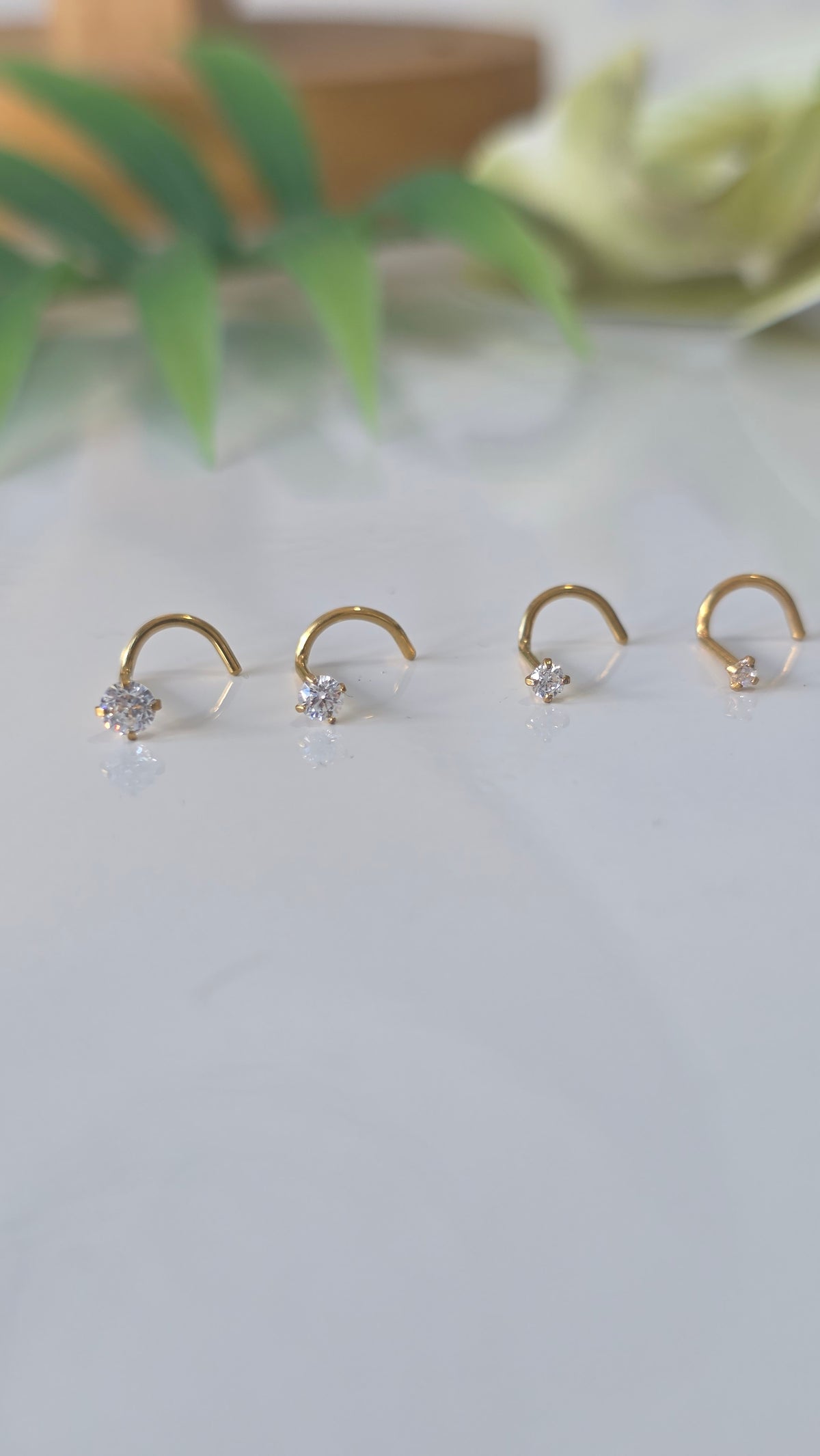 Piercing nez Strass griffe tire bouchon