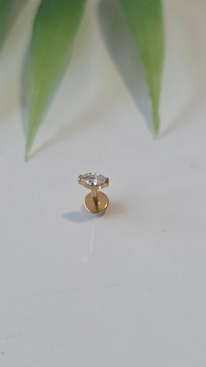 Piercing Labret oeil de chat