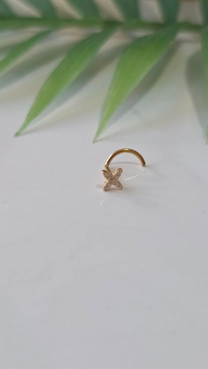 Piercing nez croix strass tire bouchon