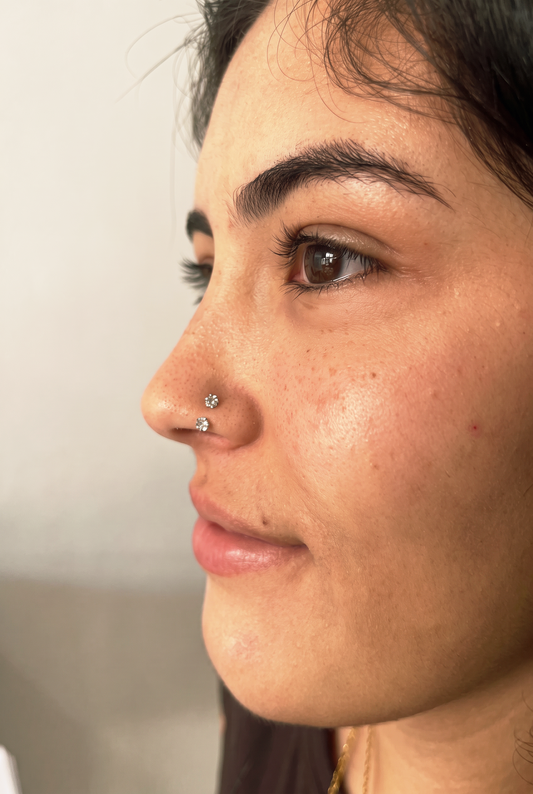 Piercing nez anneau 2 strass griffe