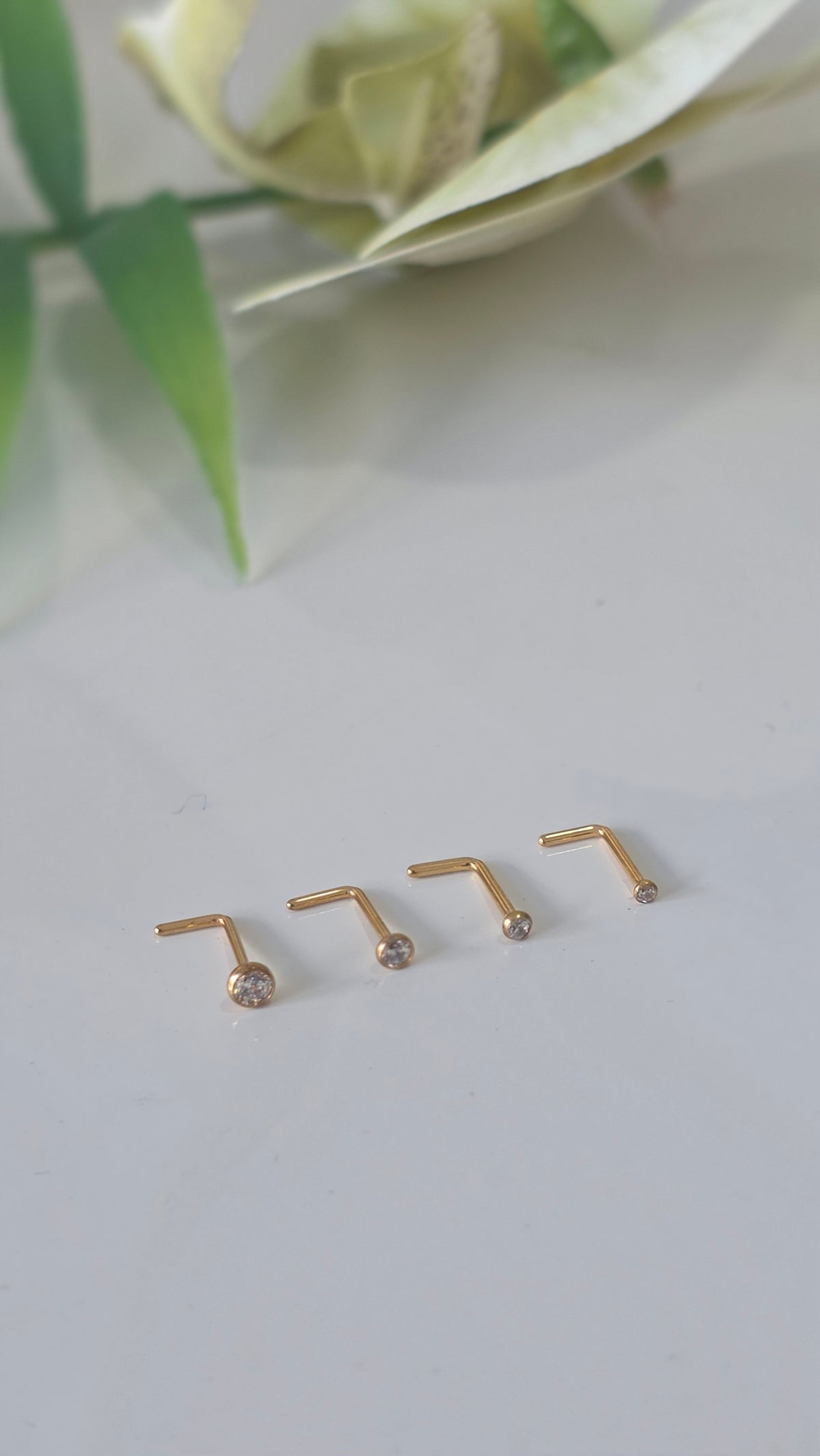 Piercing nez T Strass