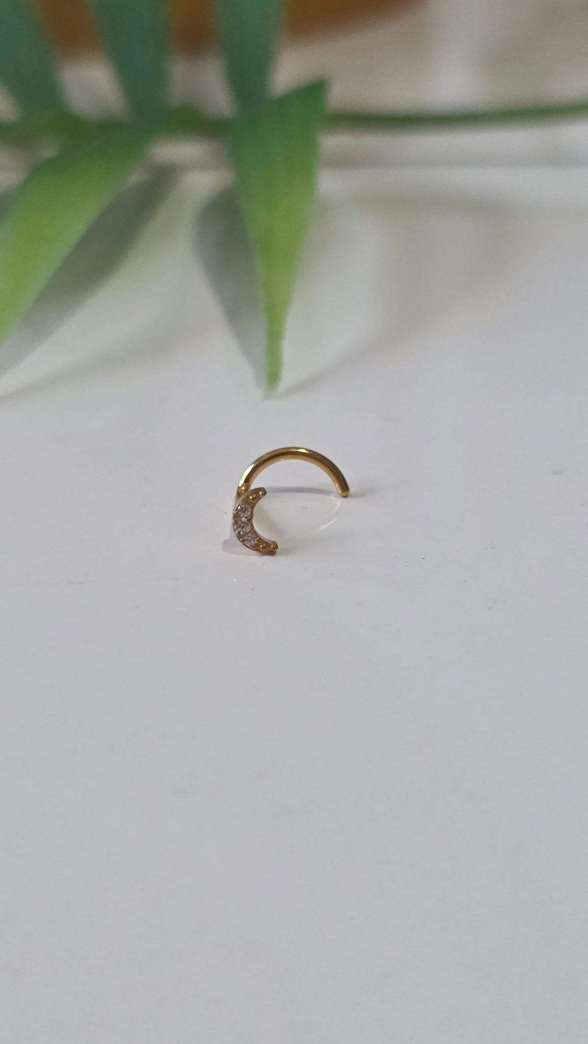 Piercing nez lune tire bouchon