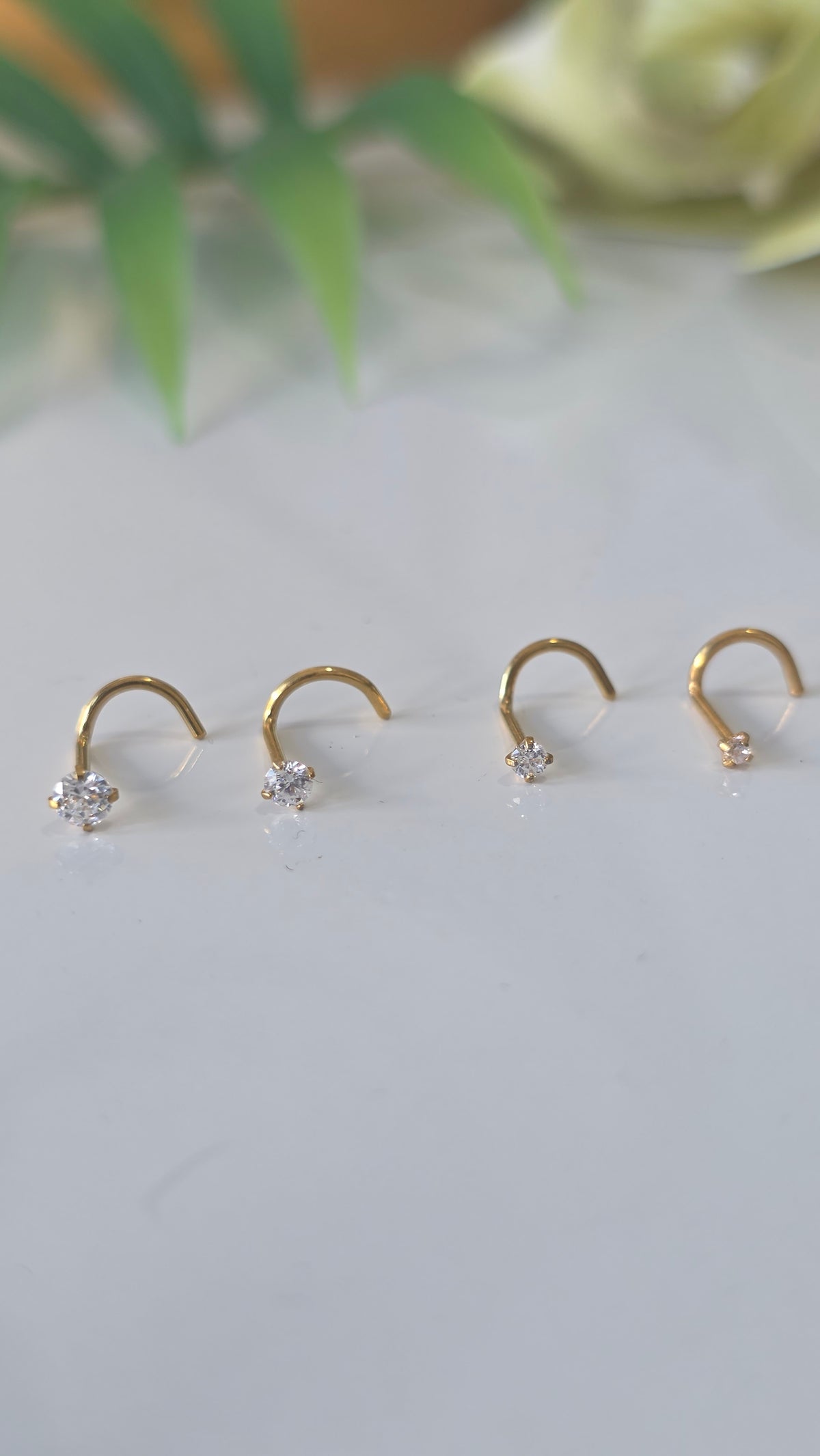 Piercing nez Strass griffe tire bouchon