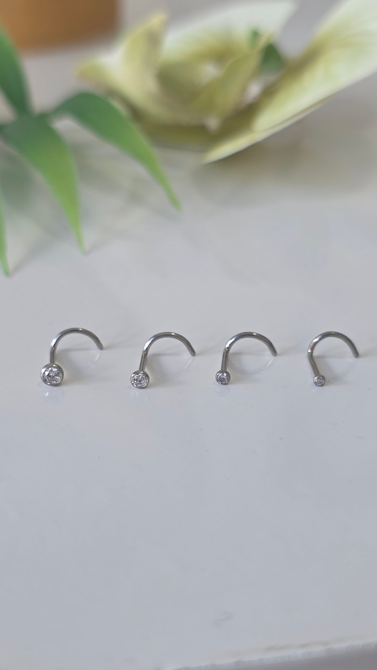 Piercing nez Strass tire bouchon