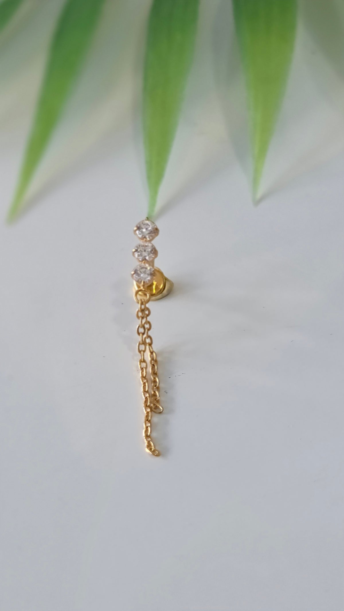 Piercing Labret Trio Strass et chainette Titane