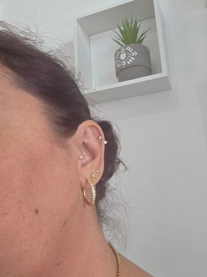Piercing anneau 2 strass griffe Lobes, helix, tragus, conch