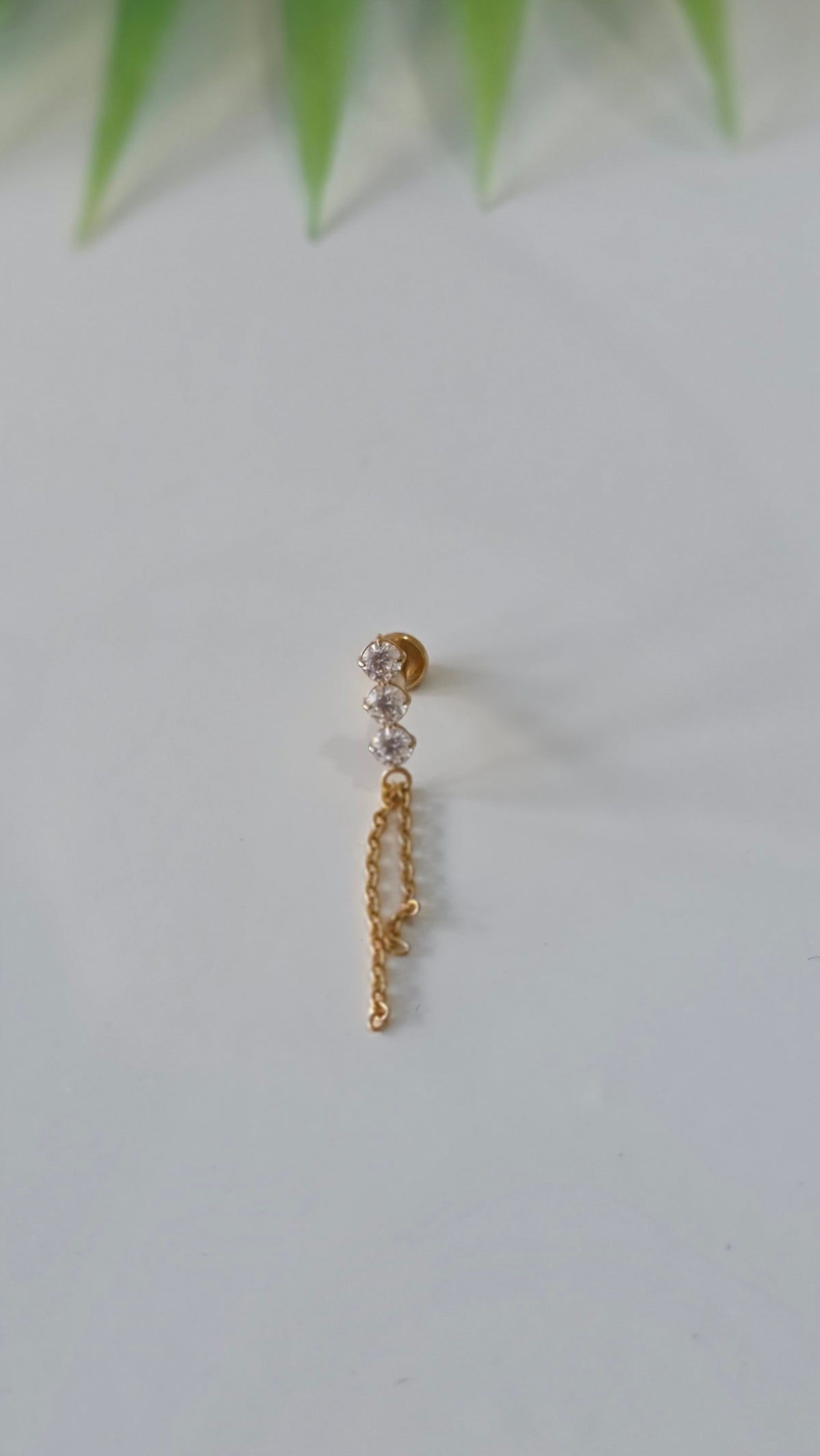 Piercing Labret Trio Strass et chainette Titane