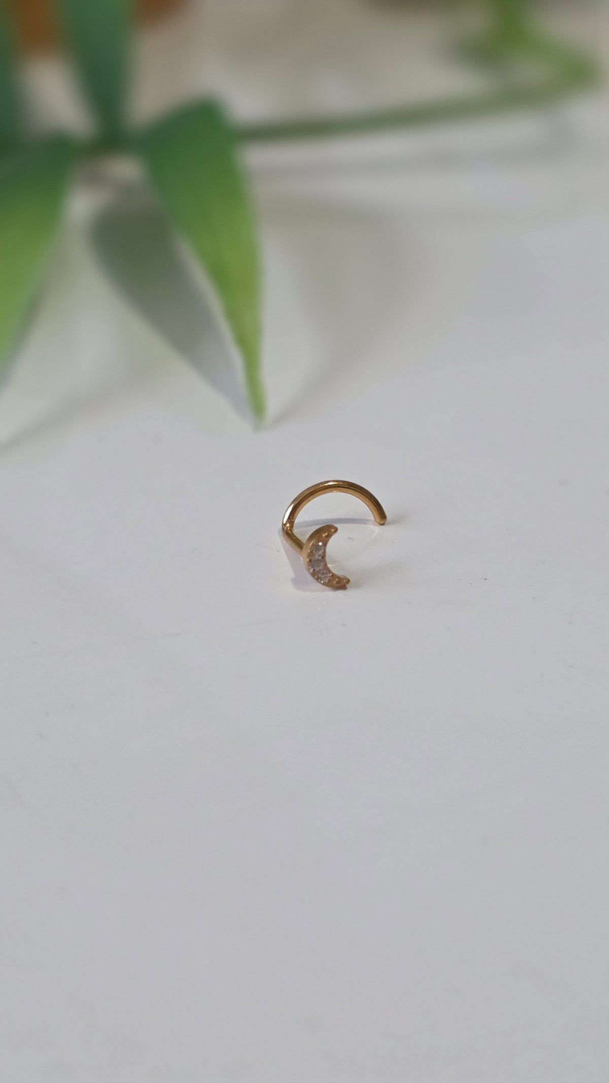 Piercing nez lune tire bouchon