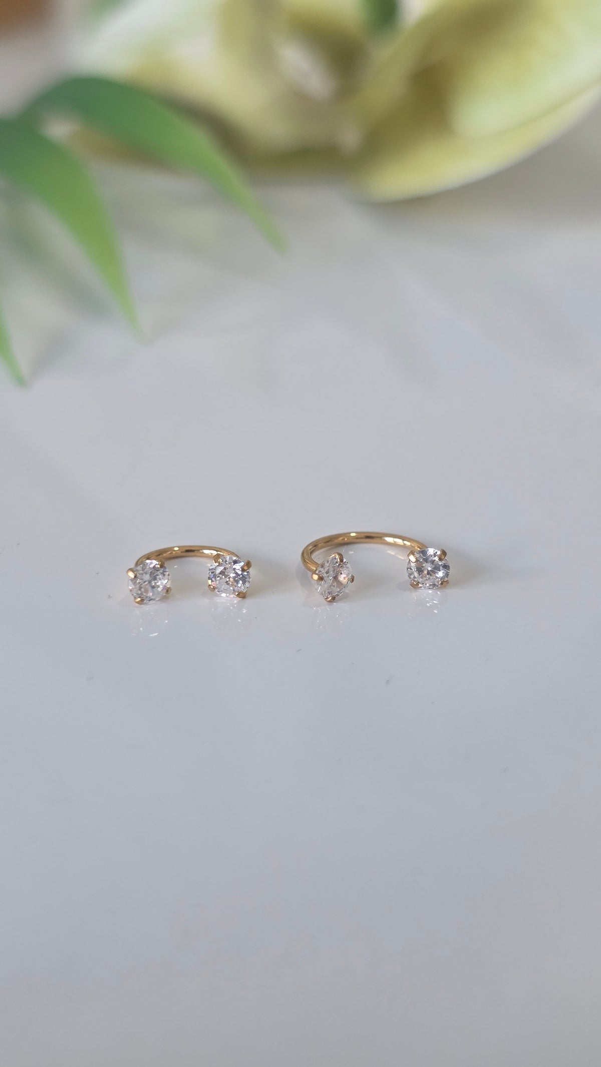 Piercing nez anneau 2 strass griffe