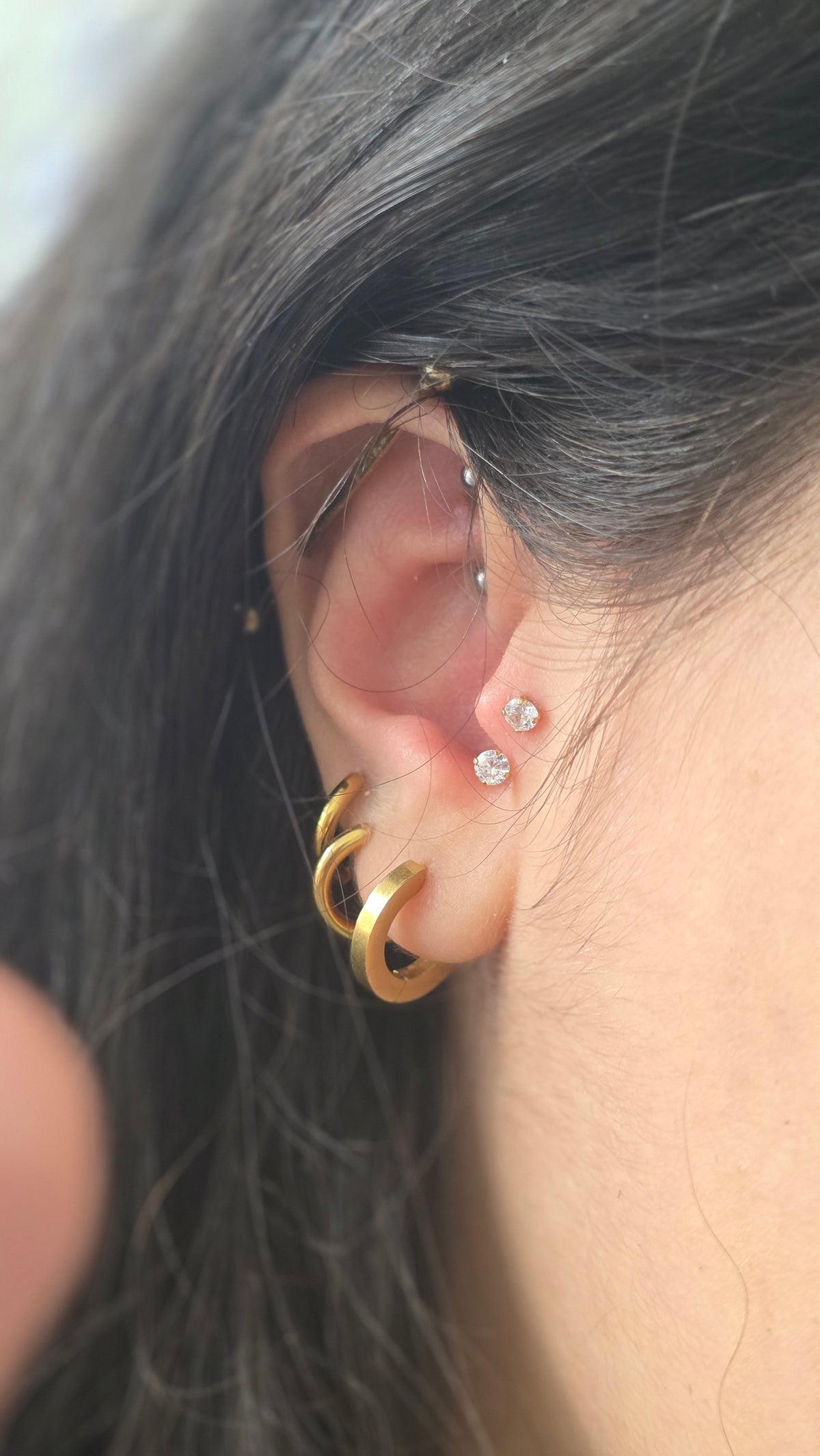 Piercing anneau 2 strass griffe Lobes, helix, tragus, conch