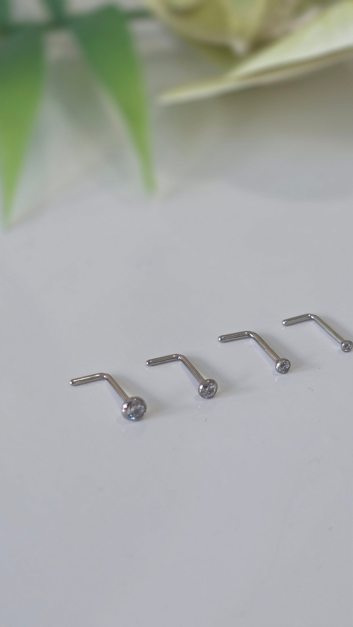Piercing nez T Strass