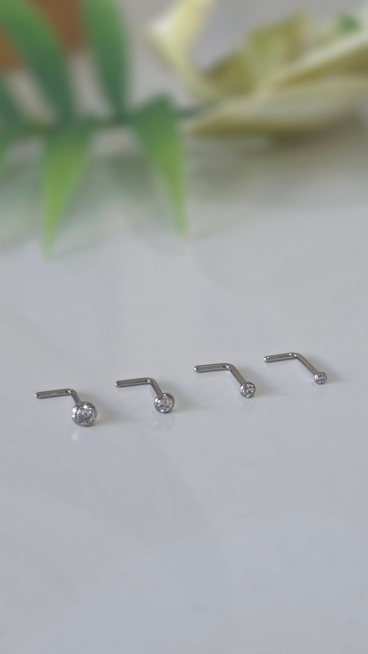 Piercing nez T Strass