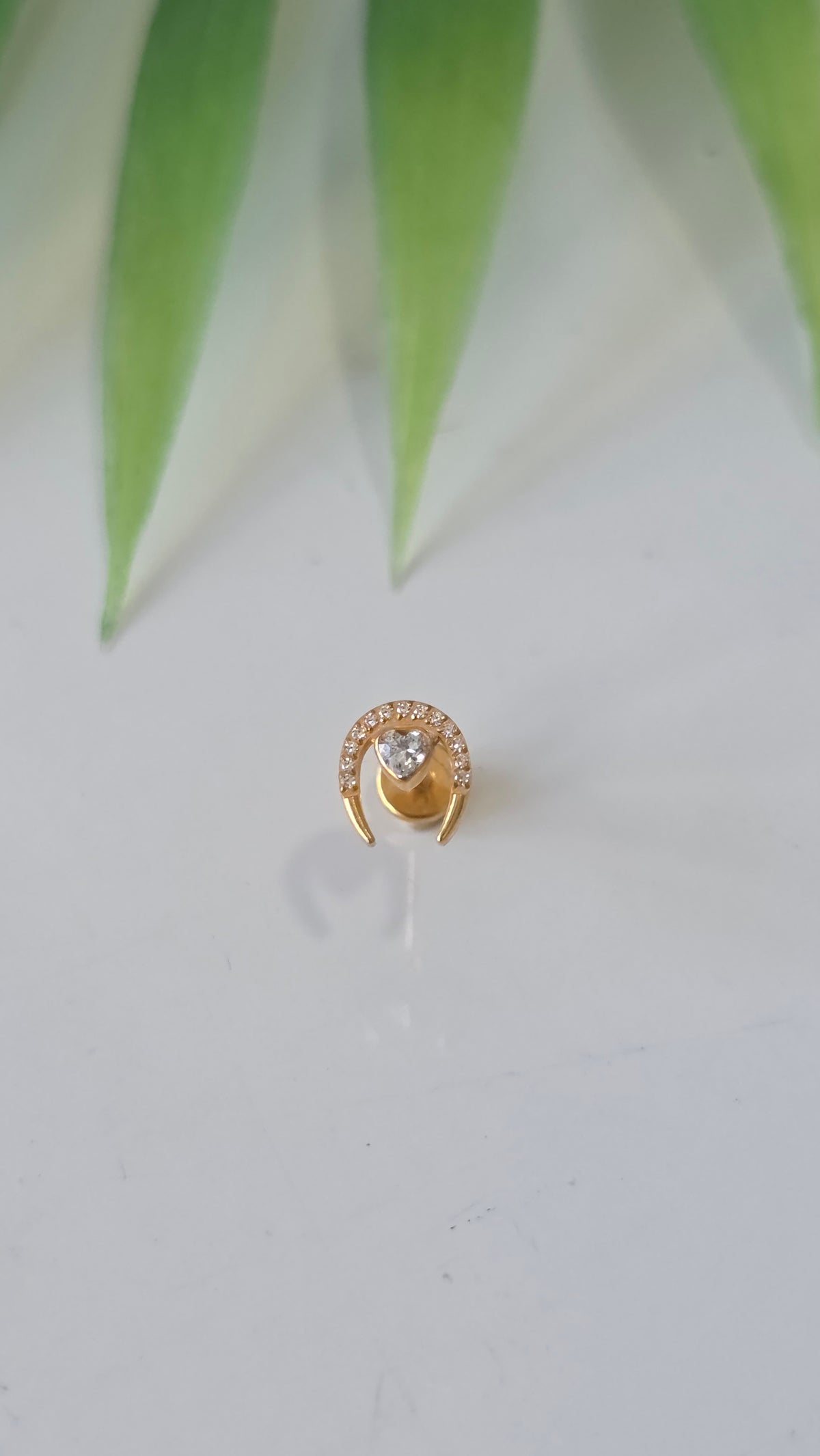 Piercing Labret Corne du bonheur et strass coeur
