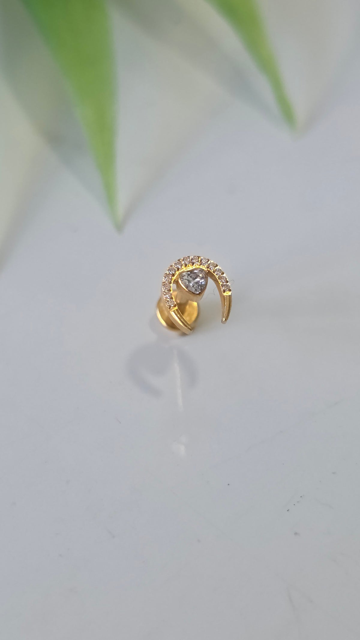 Piercing Labret Corne du bonheur et strass coeur