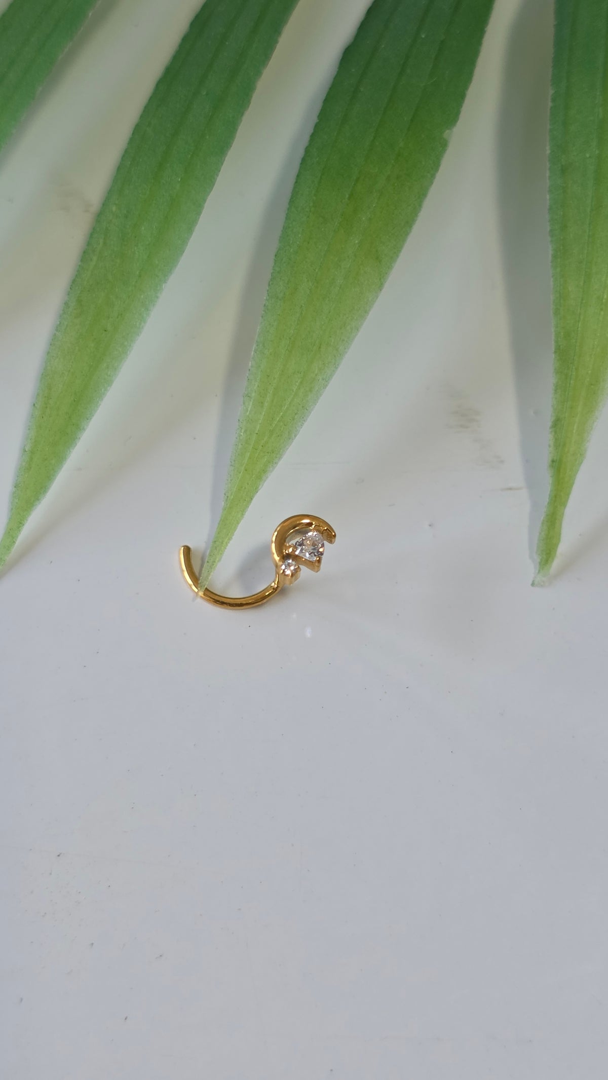 Piercing nez lune et strass tire bouchon