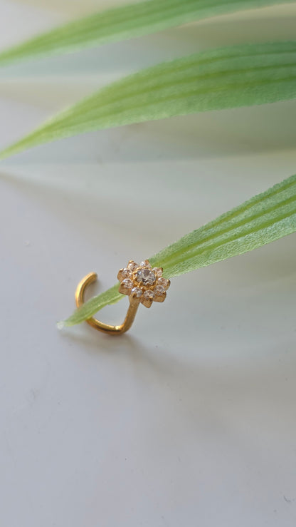 Piercing marguerite strass tire bouchon